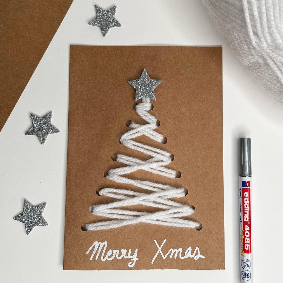 bigliettini natalizi fai da te cartolina con albero di natale di filo di lana