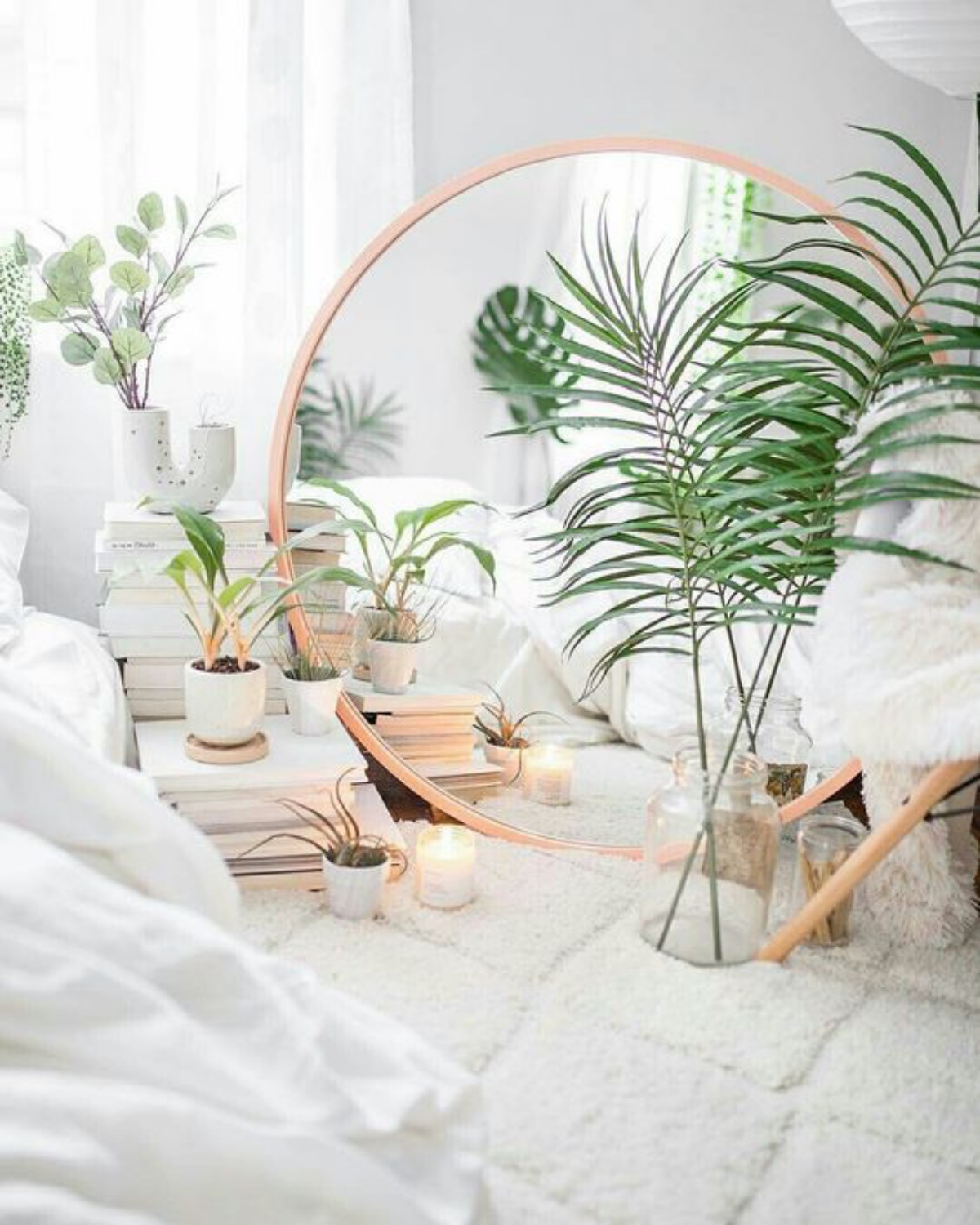 camera da letto decorata con le piante