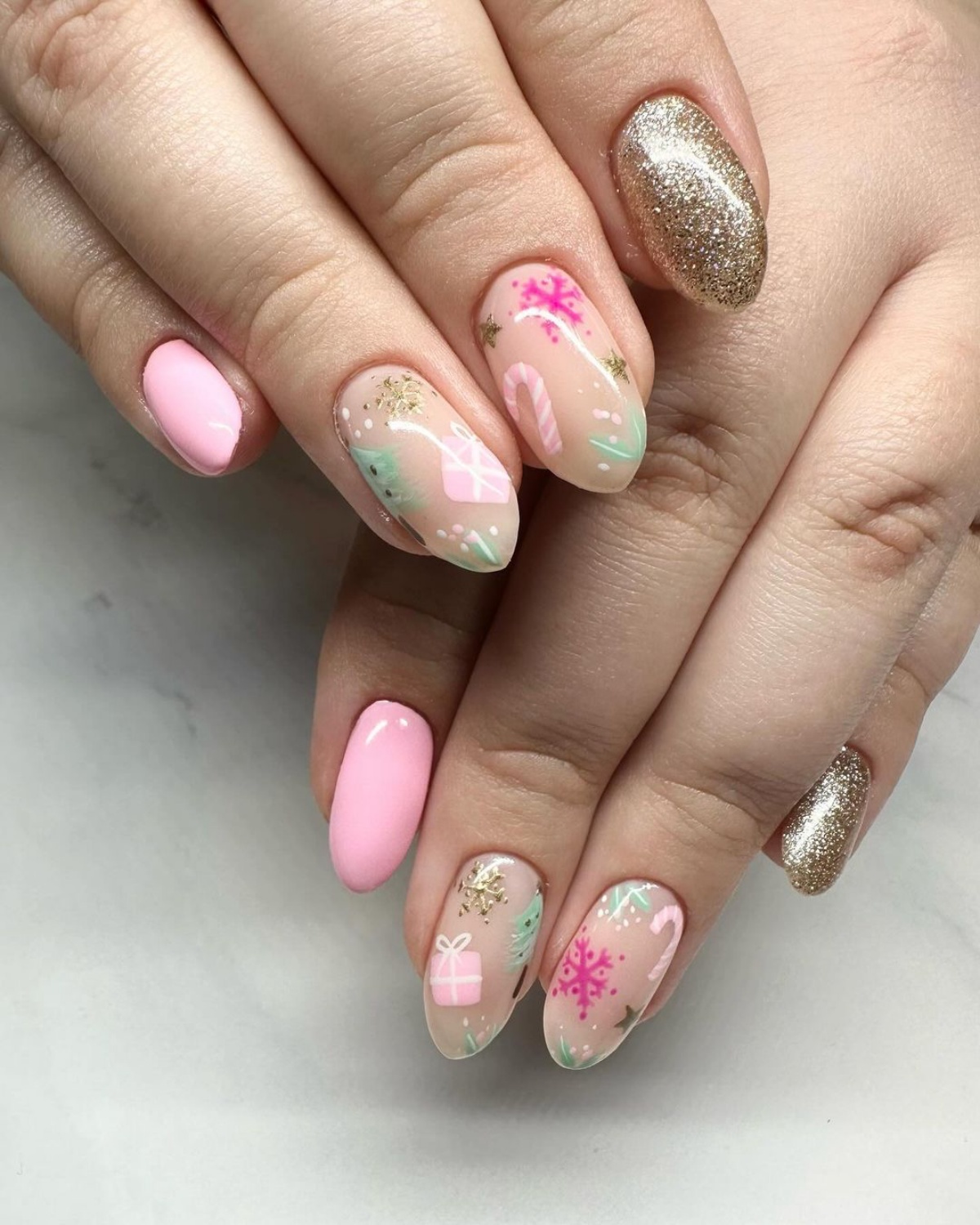 decorazione unghie nataluzie smalto oro glitter rosa