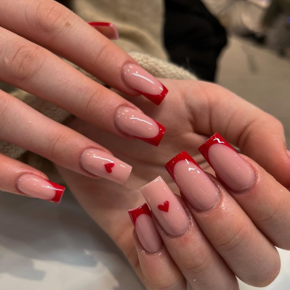 french manicure con smalto rosso base nude