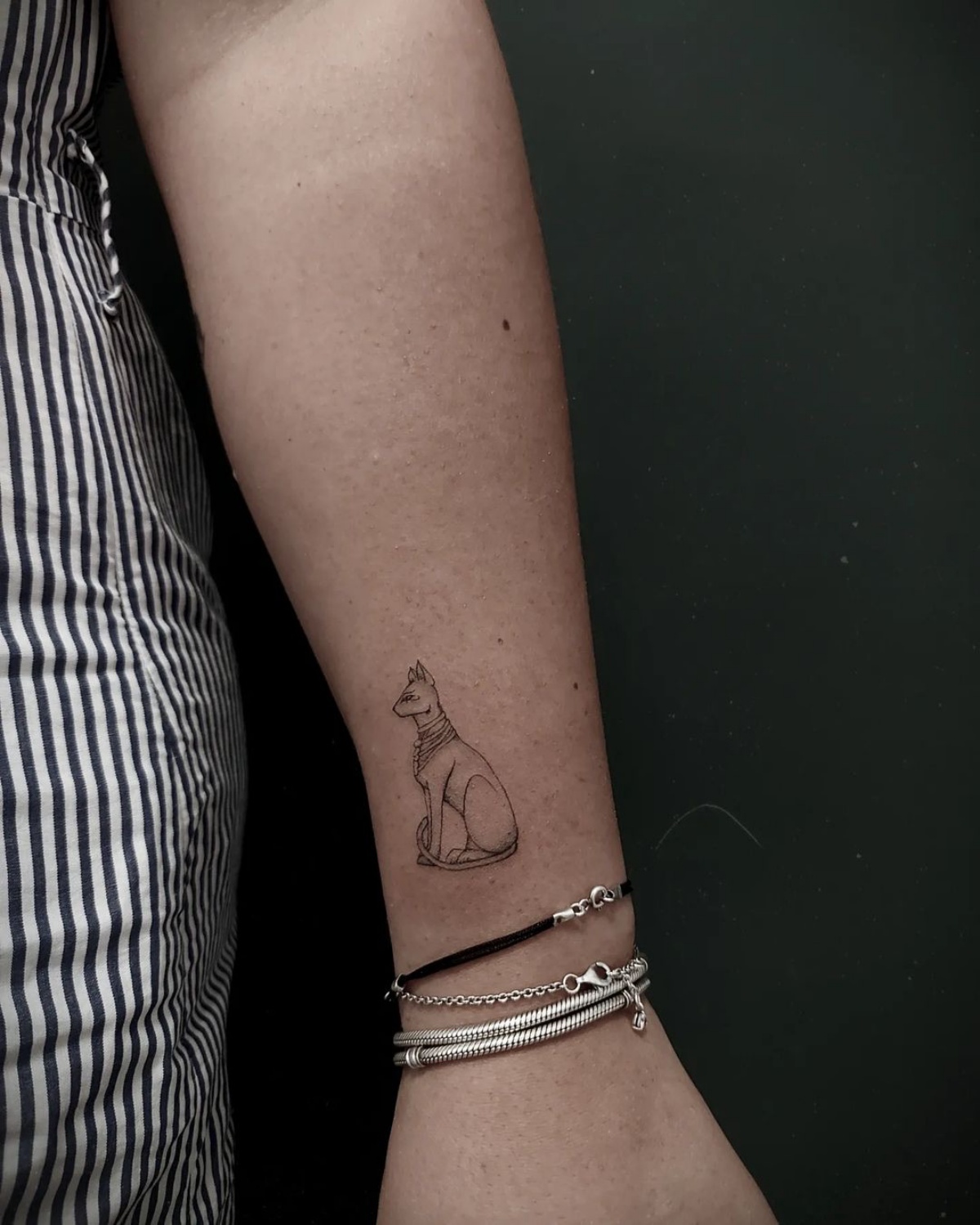 gatto egiziano tatuaggio polso della mano