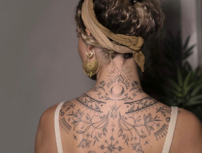 Tattoo schiena donna: 30 idee di tatuaggi femminili e alquanto delicati