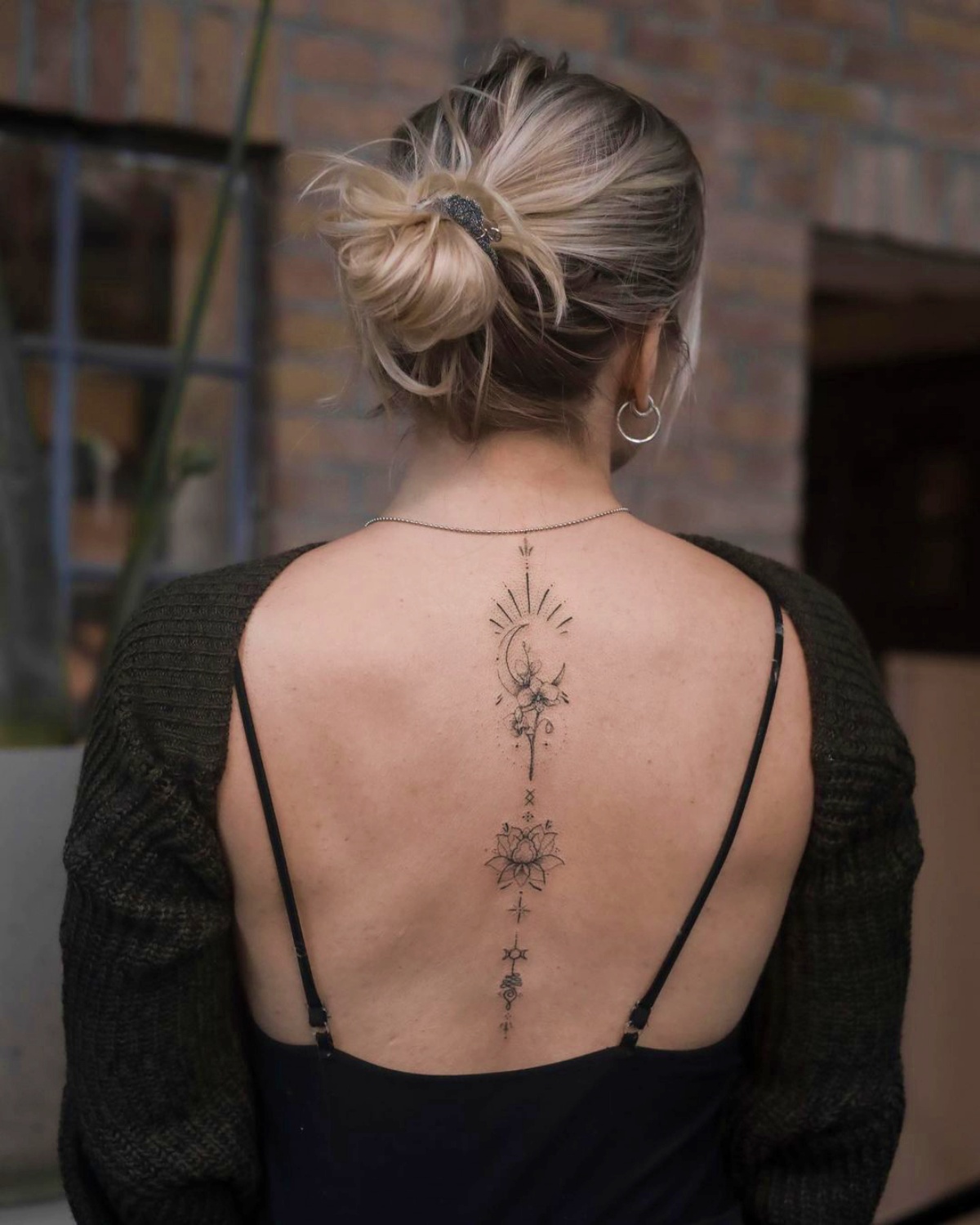 tatuaggi con motivi spirituali mandala fiore di loto
