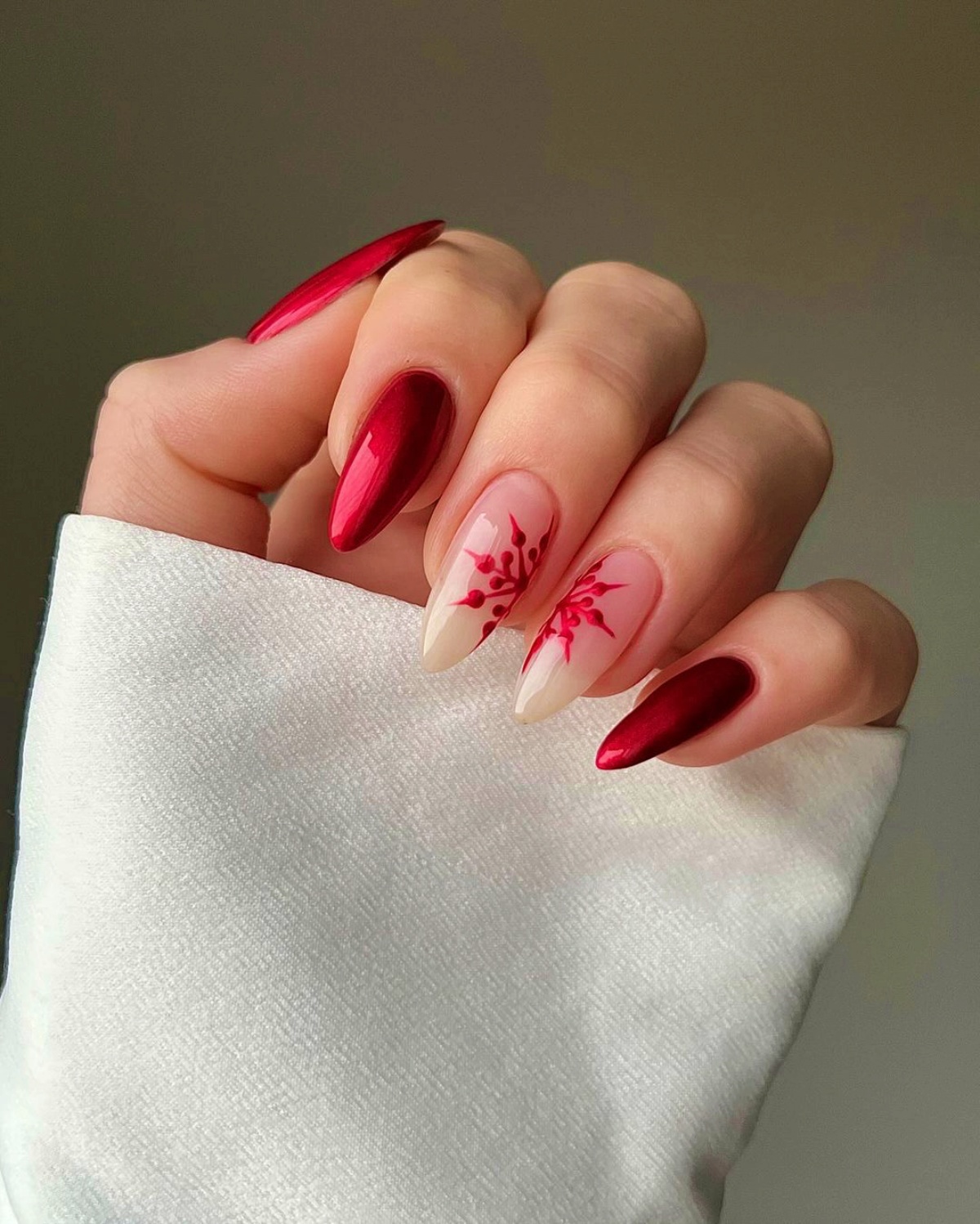 unghie ballerina lunghe smalto rosso disegno fiocco di neve