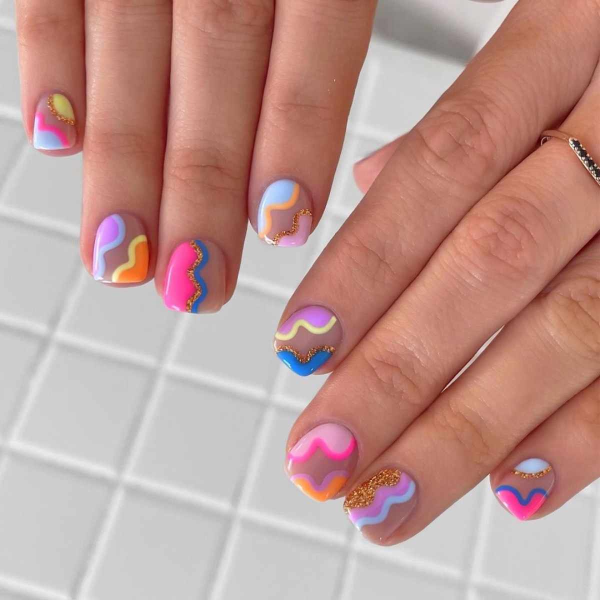 decorazioni per manicure colorata unghie corte