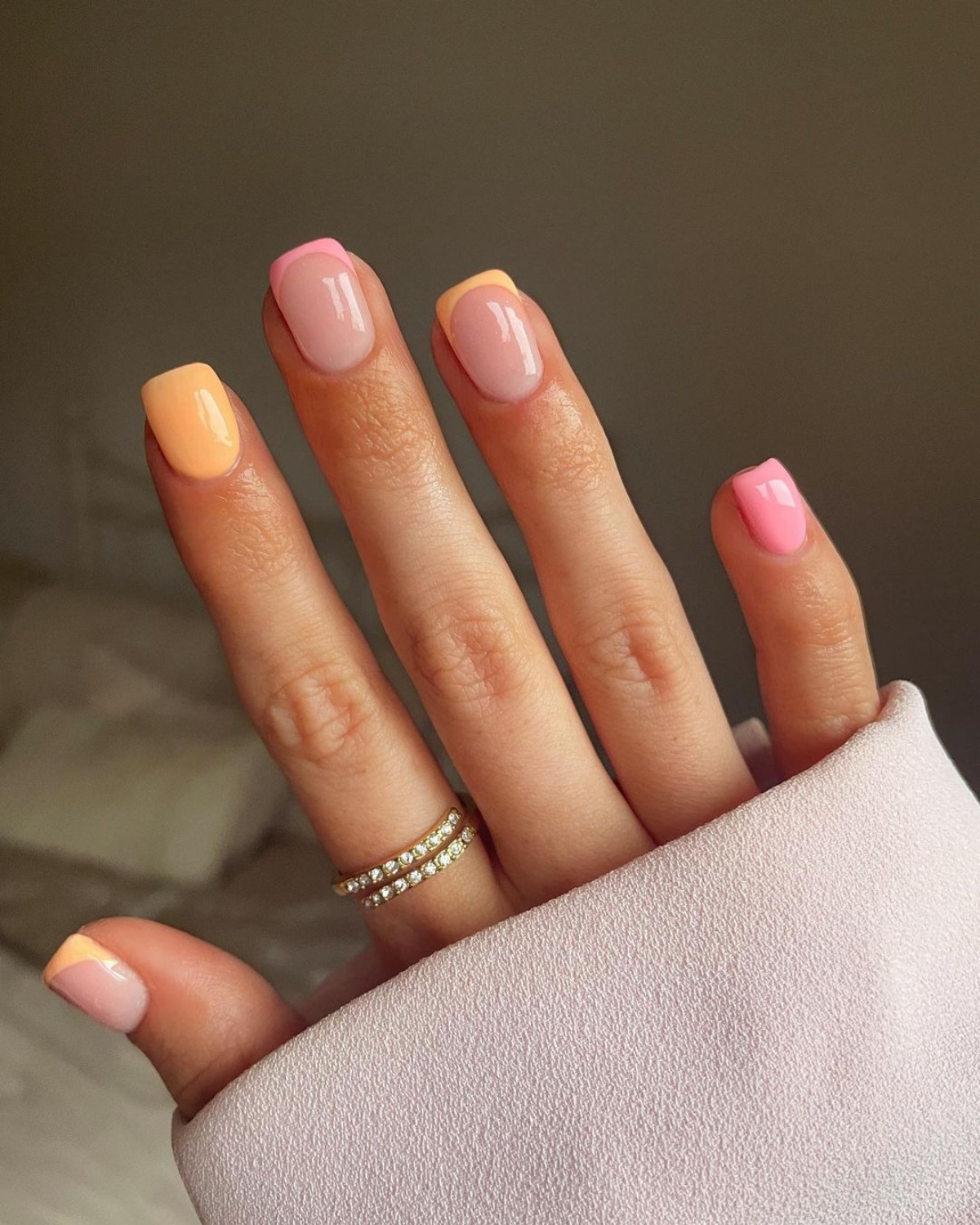 french manicure colorata forma unghie corte quadrata