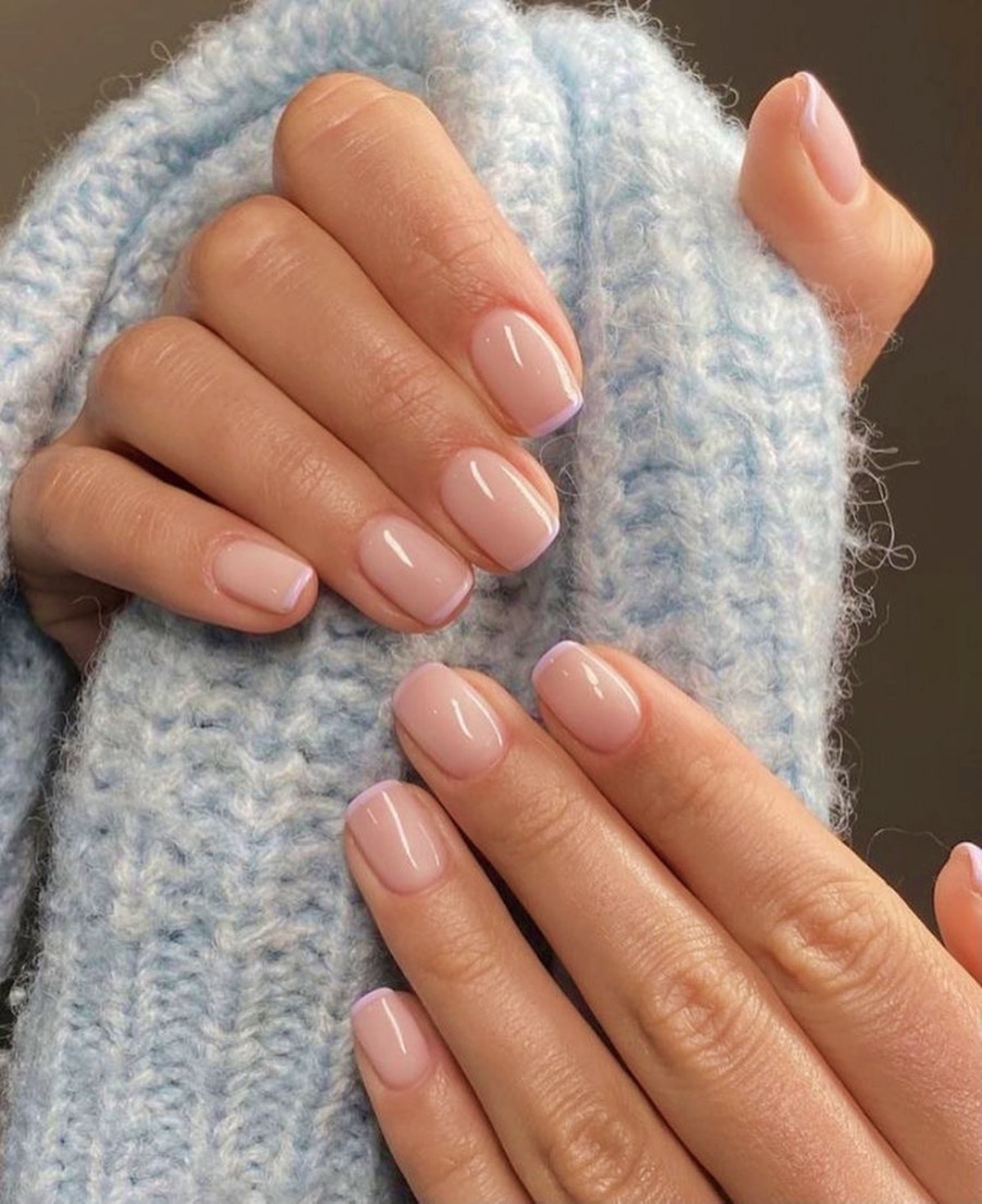 manicure rosa lucido unghie naturali con smalto semipermanente