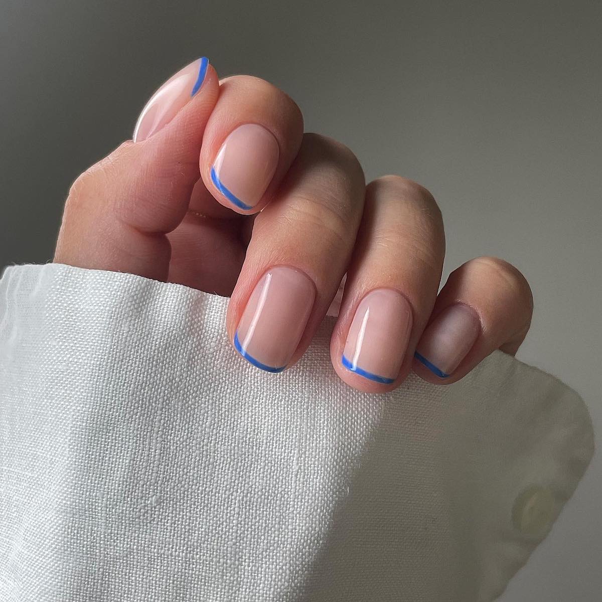 micro franch manicure 2024 unghie forma ovale corte