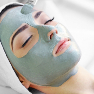 Scrub viso: il miglior alleato per una pelle liscia e luminosa