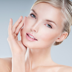 Come mascherare l’acne con i prodotti giusti: bellezza e sicurezza, anche con la pelle imperfetta